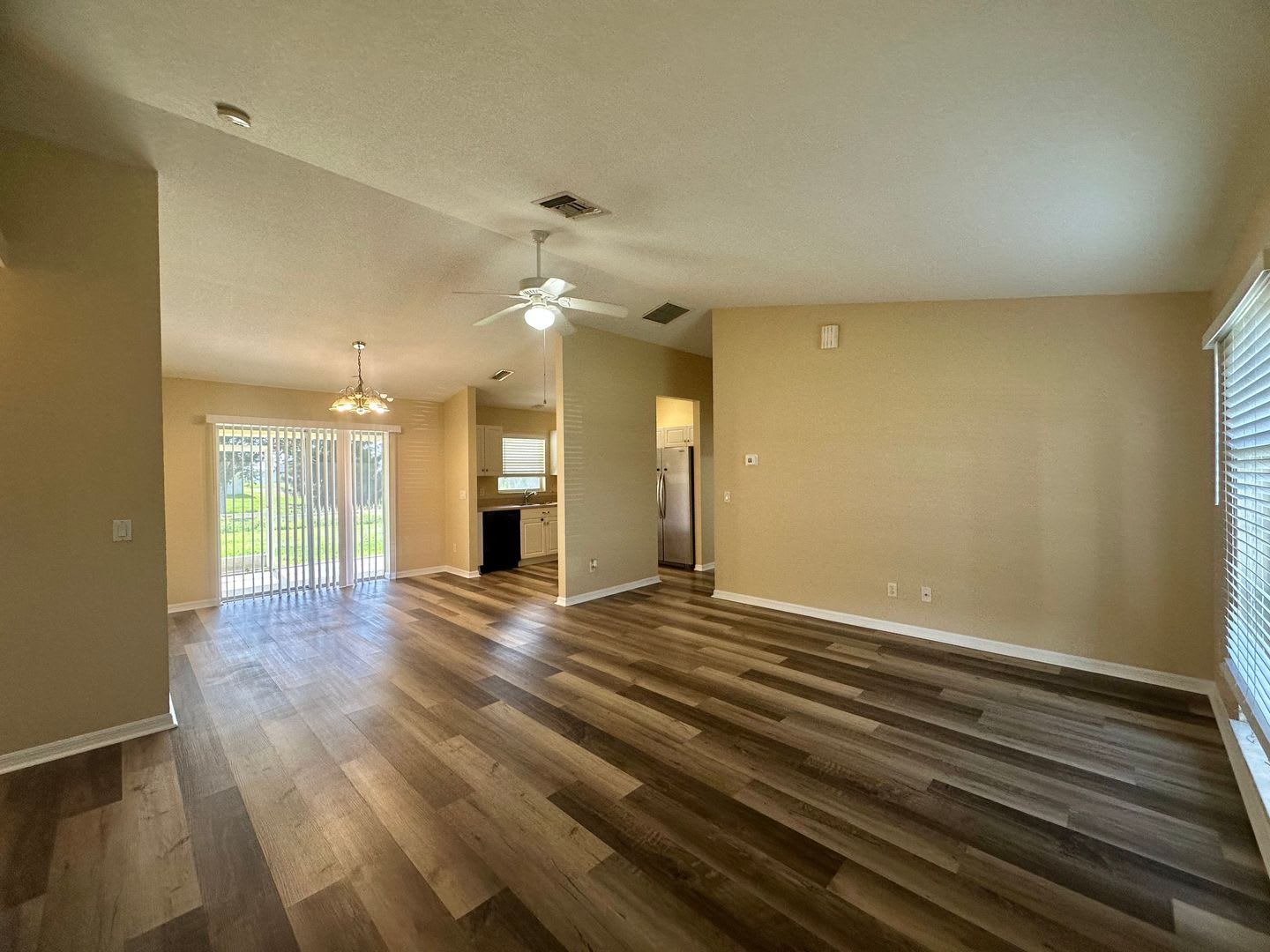 3 Bed 2 Bath with Screened Lanai ** ASK ME HOW TO GET $500 OFF RENT ** – photo 3