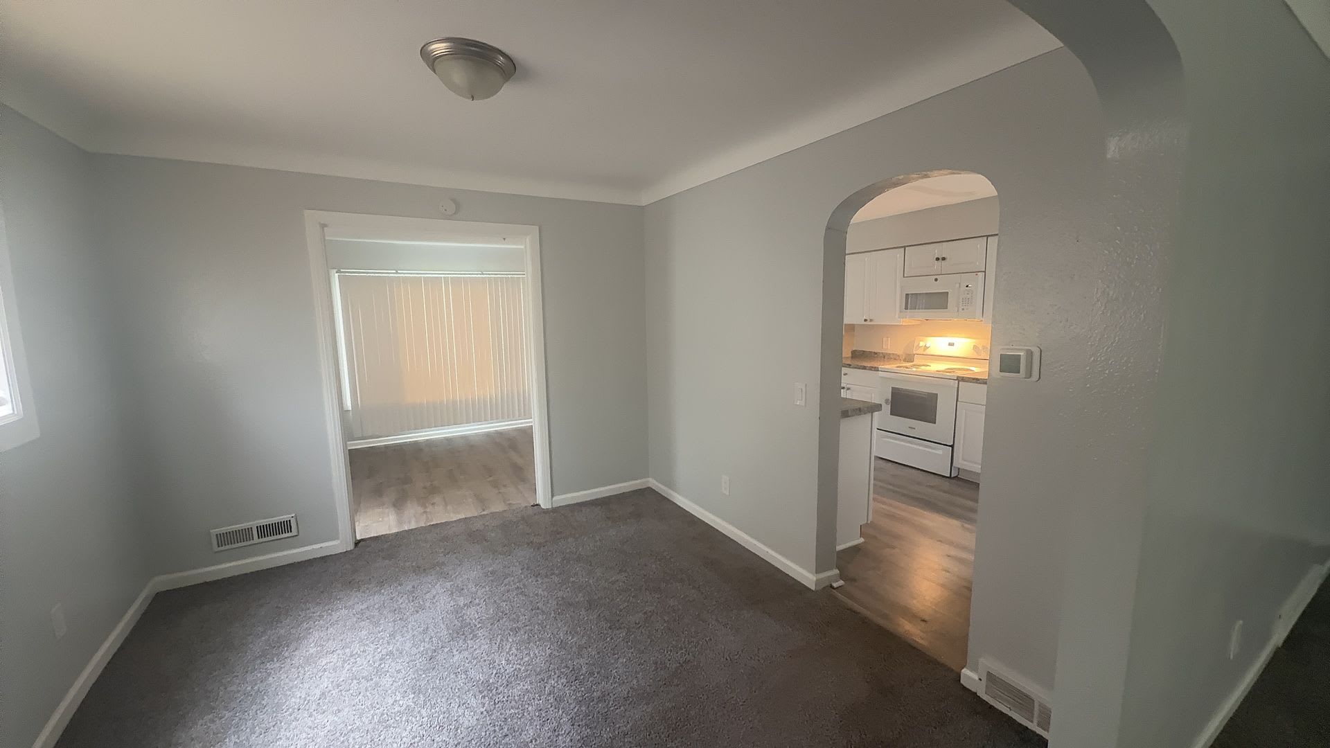 Spacious 3-Bedroom, 1.5-Bathroom Home near Highland Park – photo 5