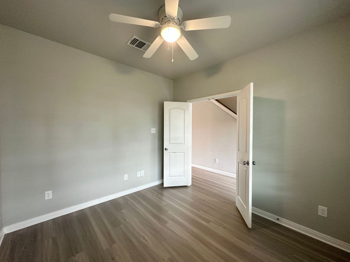 2 Weeks Free Rent! Small Pets Accepted! – photo 4