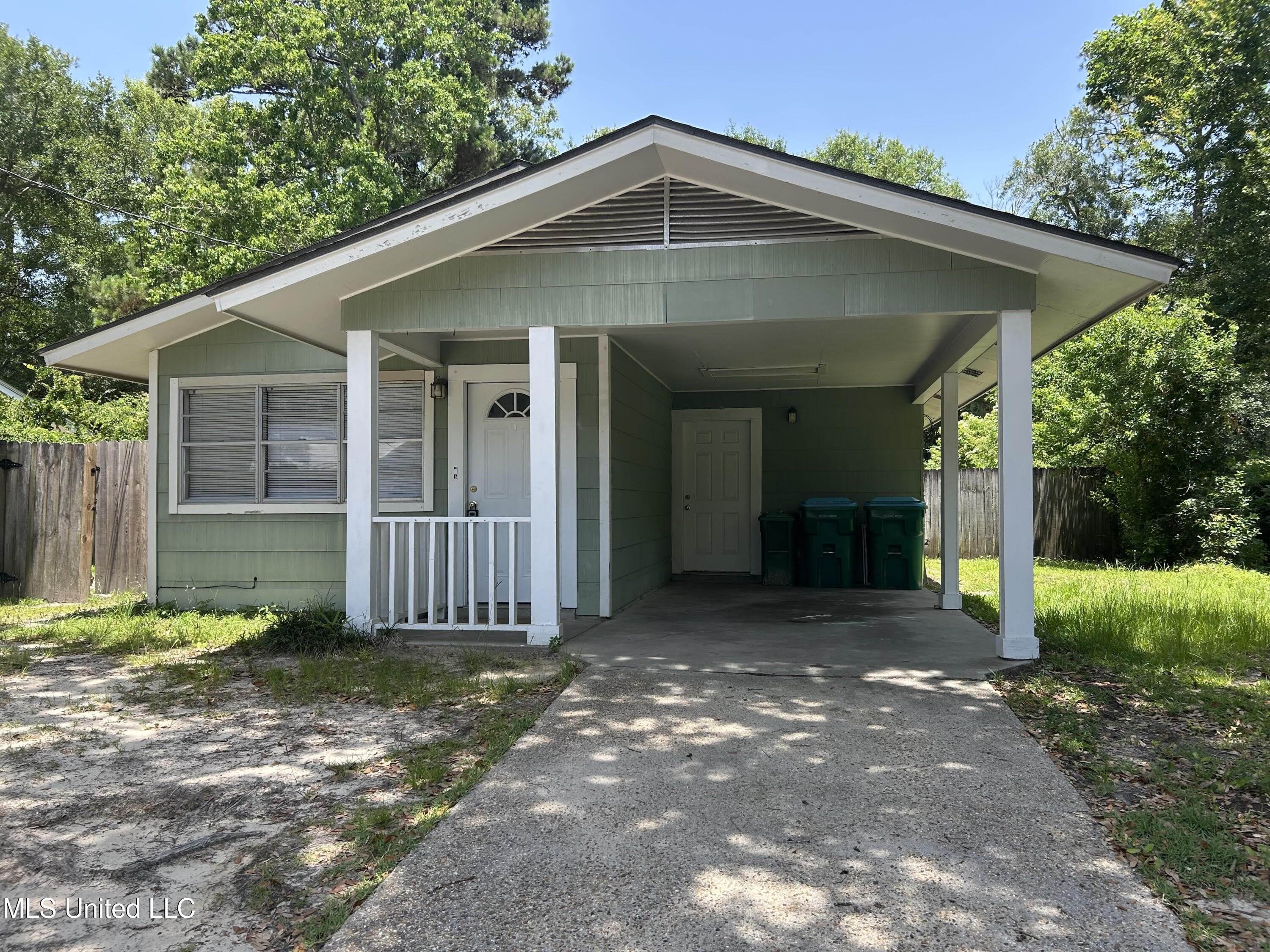 110 Hickory Drive – photo 1