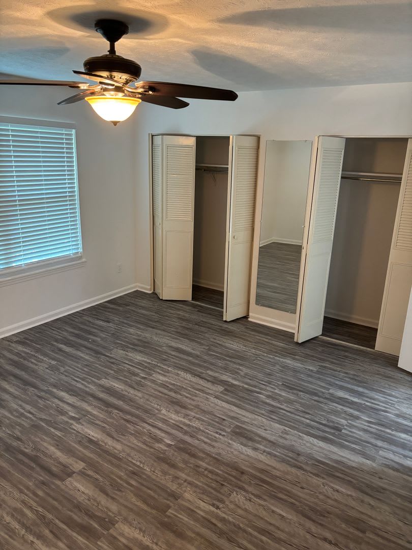 Newly renovated Three Bedroom Townhouse – photo 3