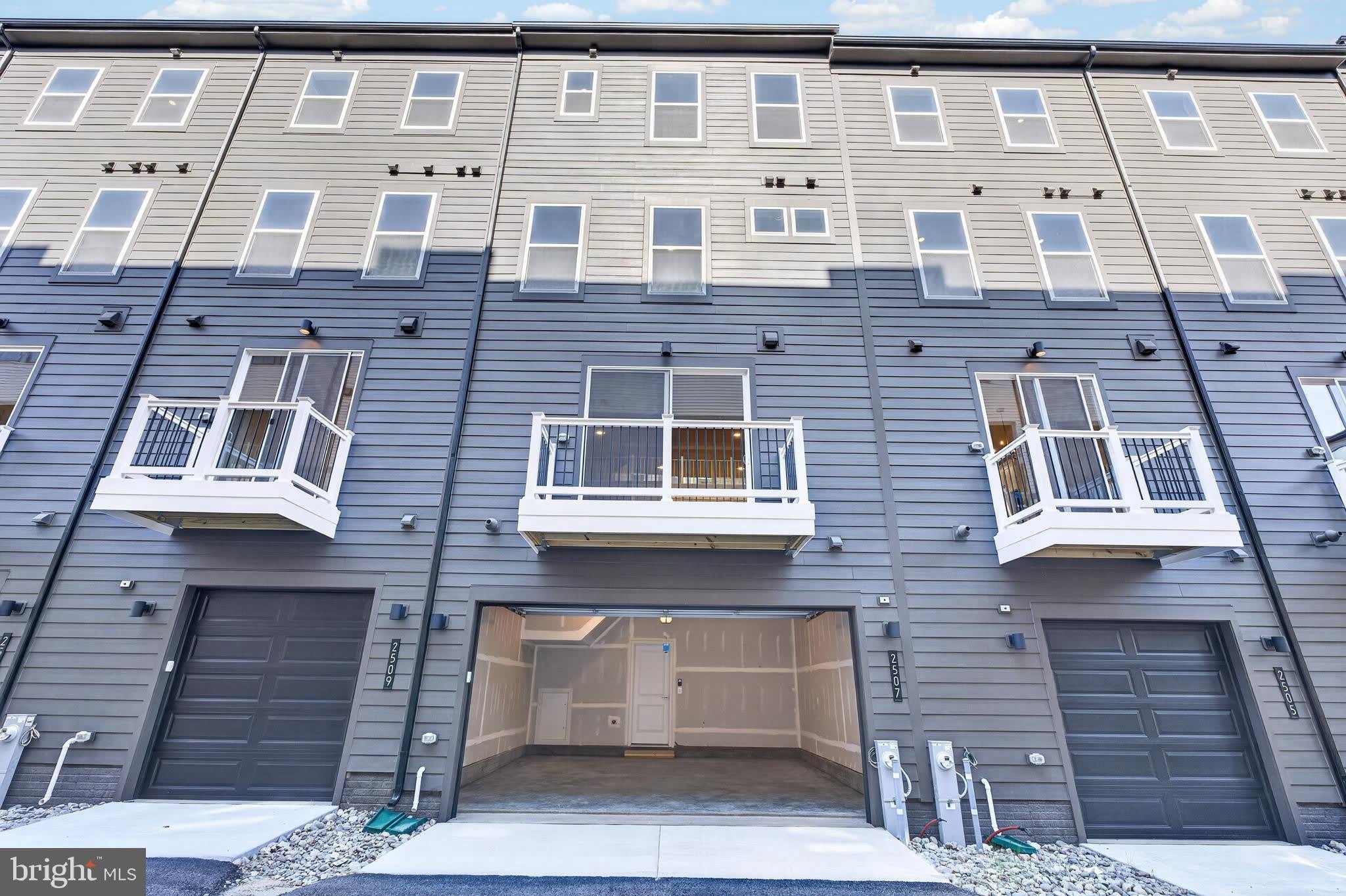 2507 LIGHT Street – photo 3