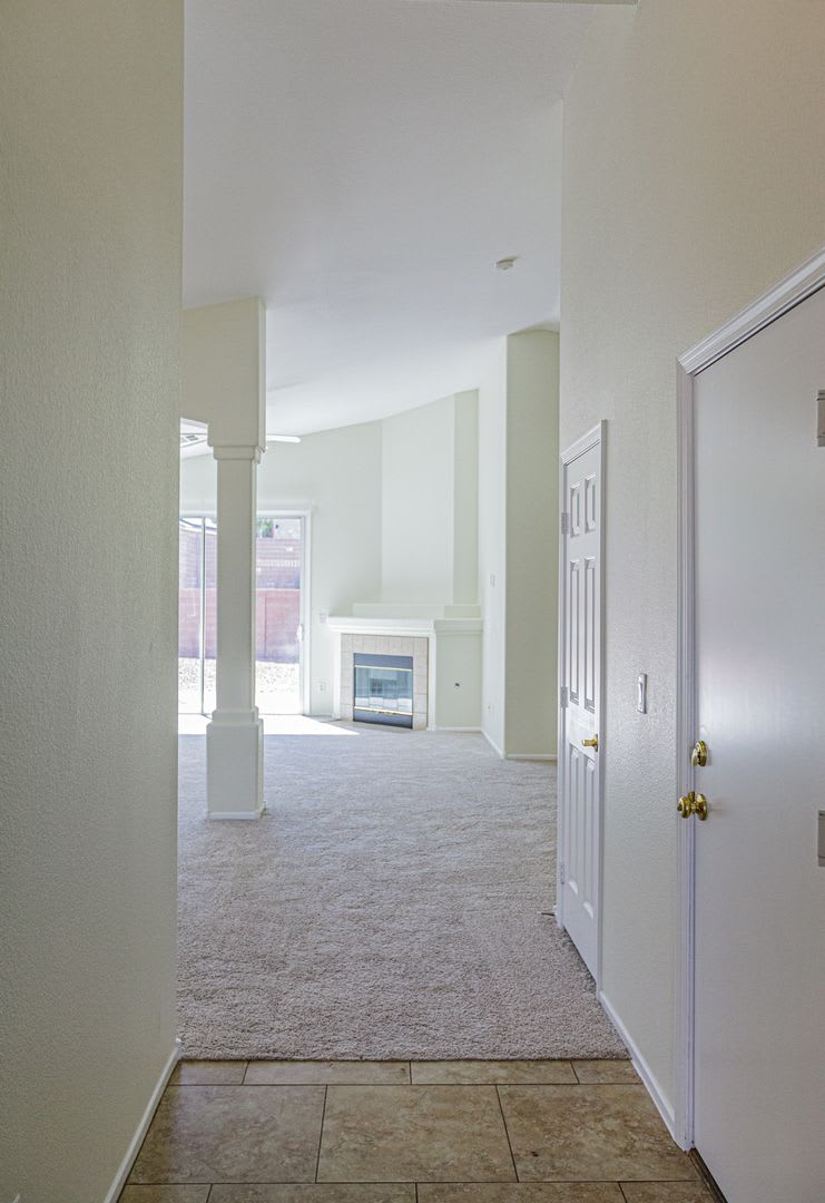 1 Story home located in Henderson – photo 4