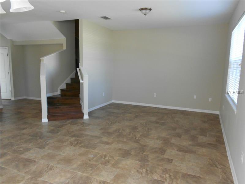 MOVE IN SPECIAL-3/2.5 Spacious Townhouse w/ 2 Car Garage in St. Cloud – photo 4