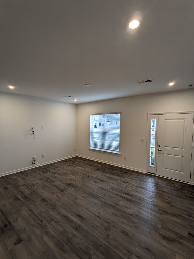 3 Bedroom Townhome in Charlotte Convenient to I-485 and I-77 – photo 2