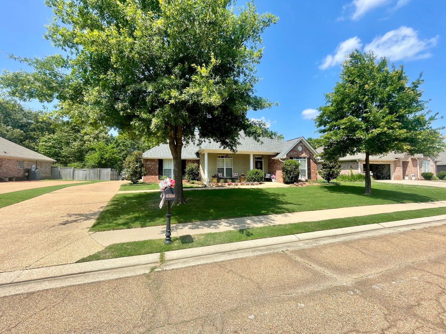 *REDUCED PRICING & MOVE IN SPECIAL* Beautiful Germantown School District Home in Ashbrooke – photo 2