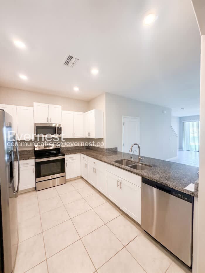 946 Royal Empress Drive – photo 3