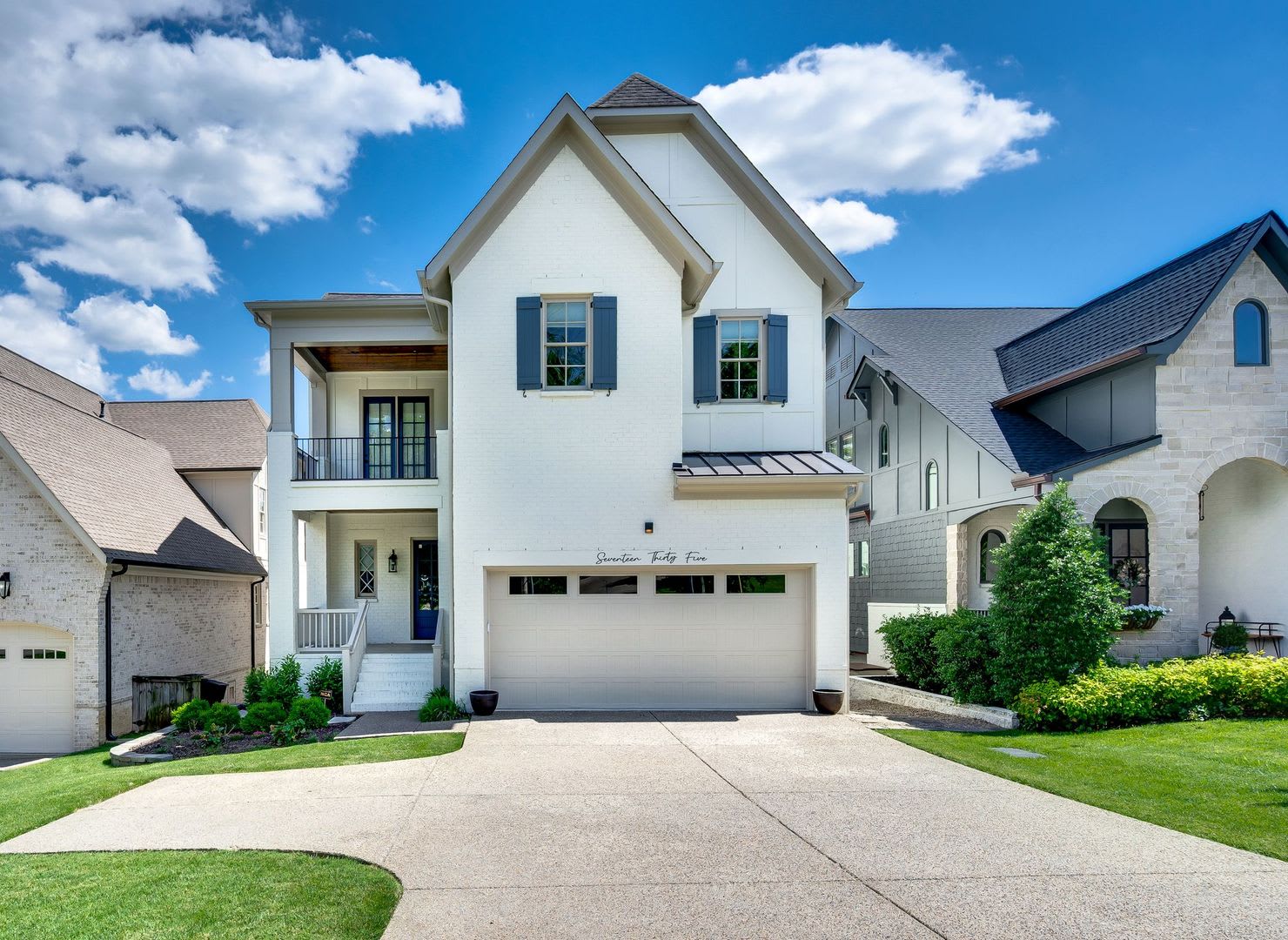 Stunning 5BE/4.5BA home nestled in the highly desired exclusive Hillmont Drive (private street)! – photo 1