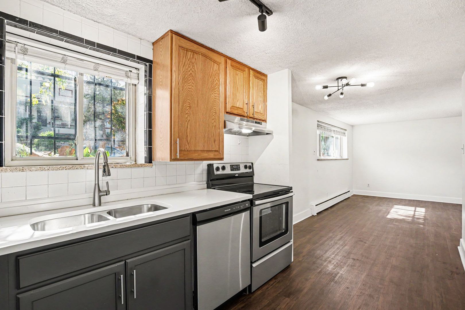 Charming 2-Bedroom Condo in a Prime Location – photo 4