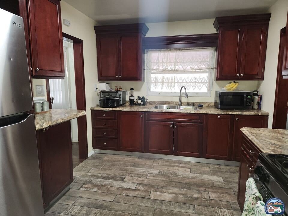 154 C St – photo 5
