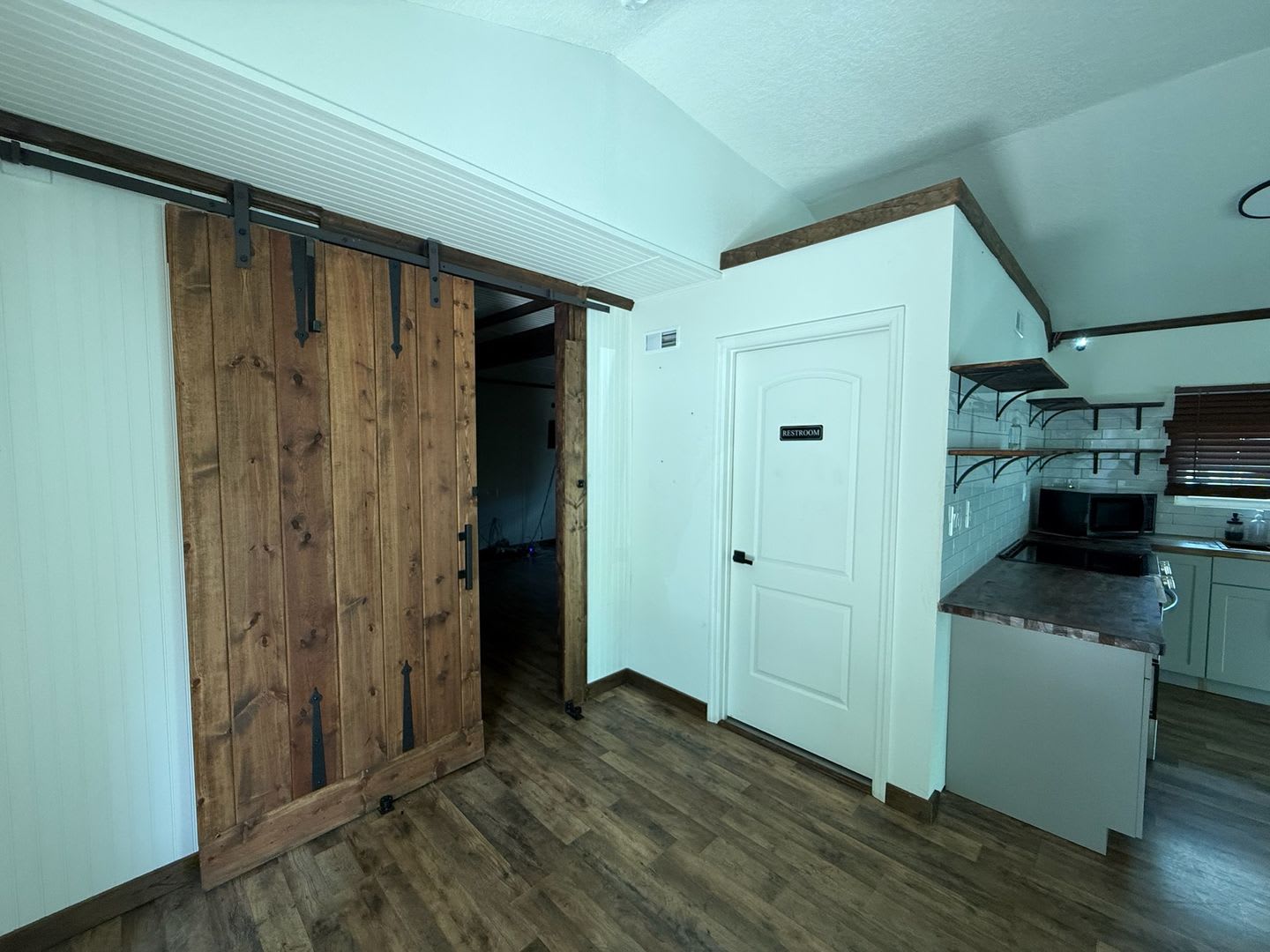 Manufactured home. Updated with a modern touch – photo 4