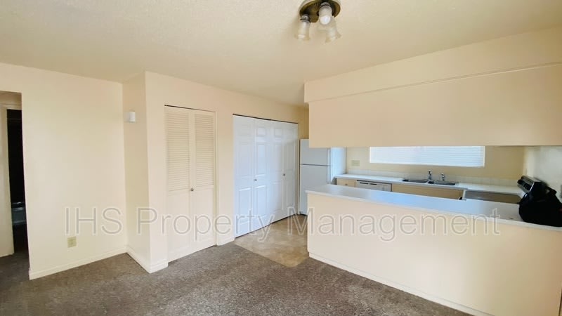 1913 Hoxie Ave – photo 3