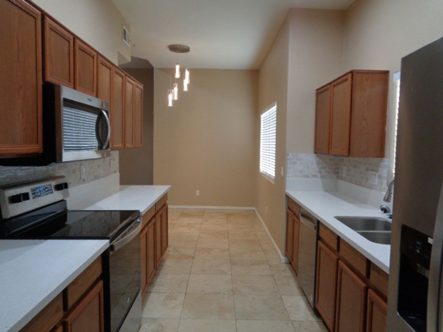 Great 3 bedroom house in gated community near Arrowhead Town Center – photo 3