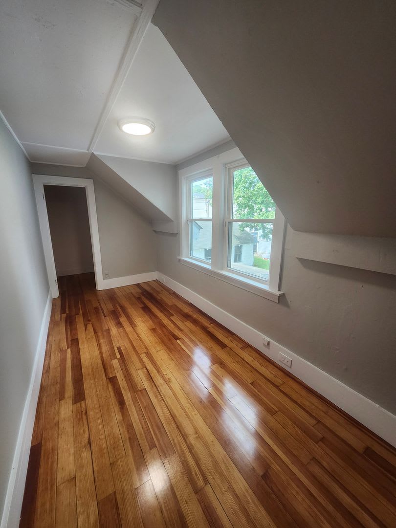 Second floor newly renovated 2 bedroom apartment – photo 5