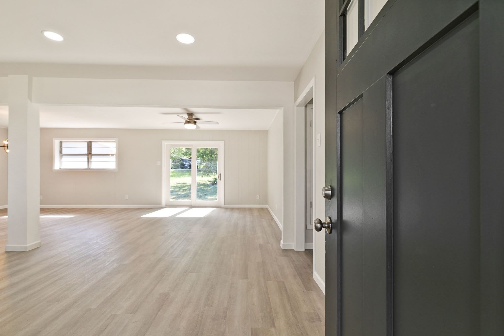 609 S Farmington Road – photo 4