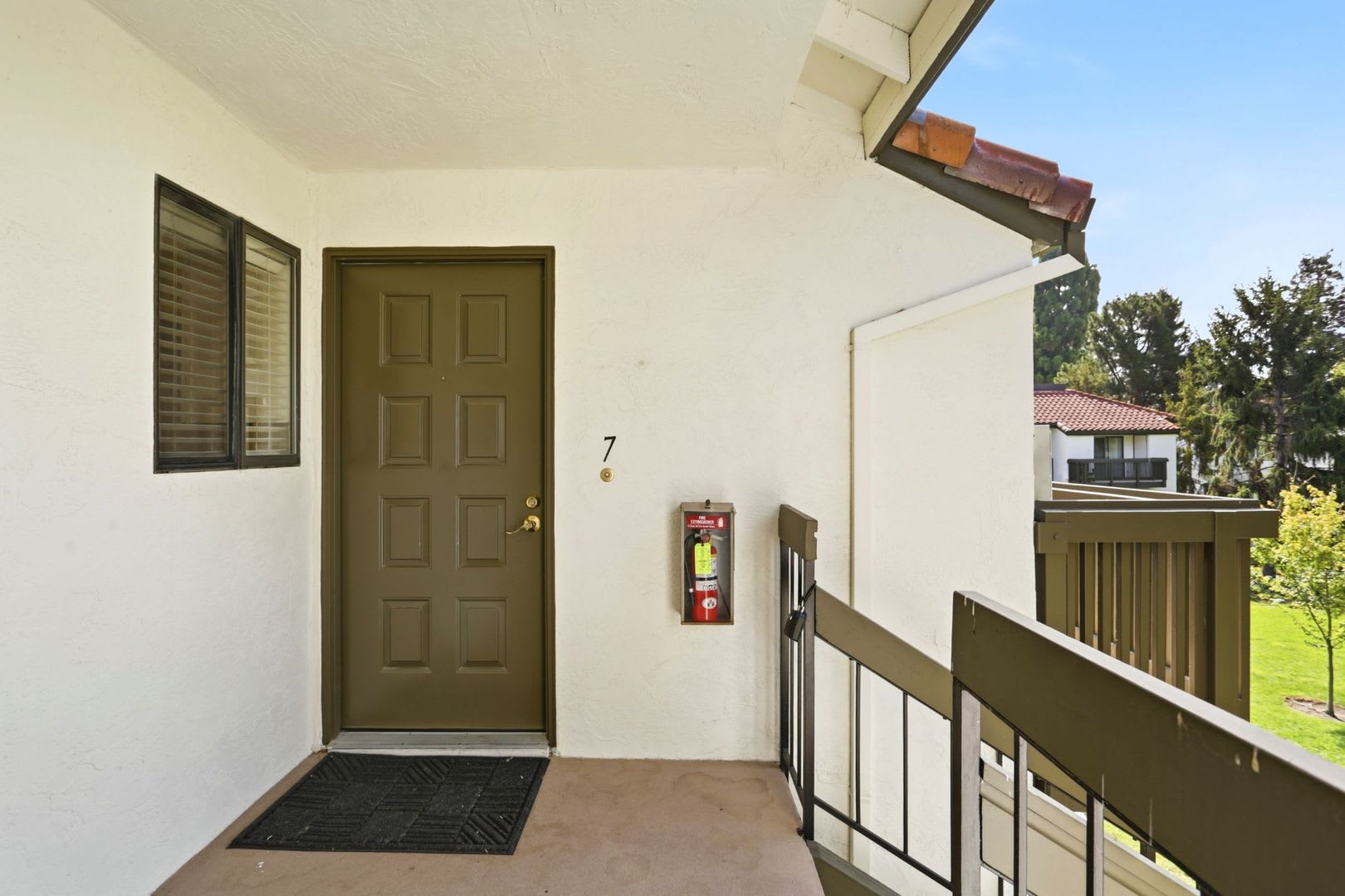 Wow! What a Great Home! Available Now! – photo 4