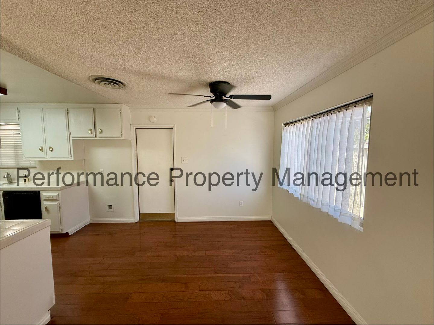 Cute 3 Bed/2 Bath SW Bakersfield Home w/ RBP & $0 Deposit Option – photo 5