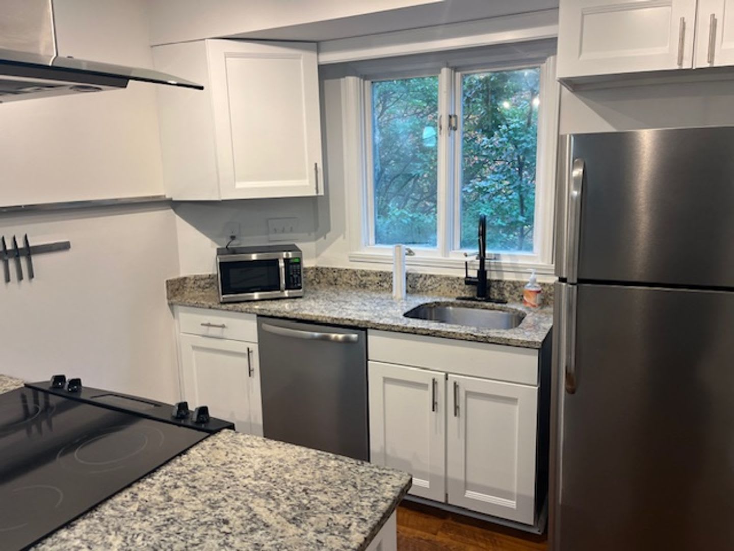 2 bed, 1 bath in Fourth Ward – photo 3