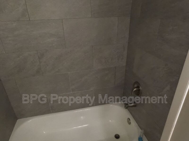8812 Wesley Ave – photo 3