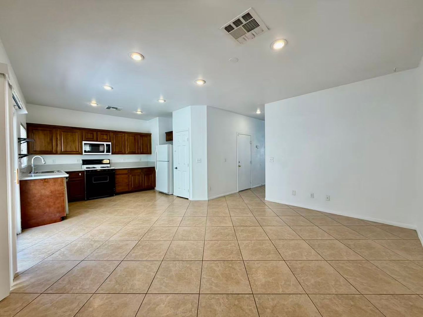 Gorgeous 2 story single family house – photo 5