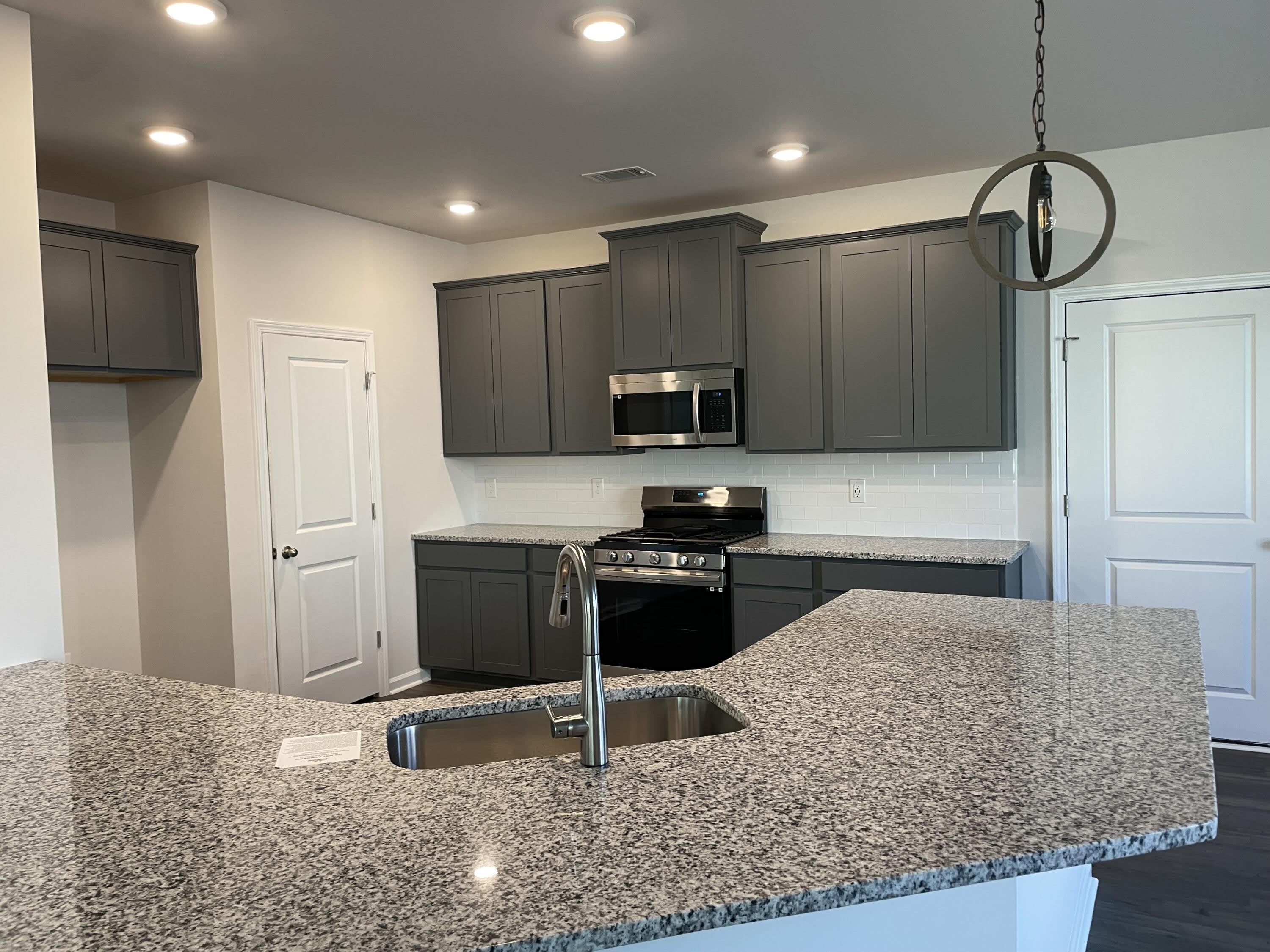 715 Courtland Drive – photo 2