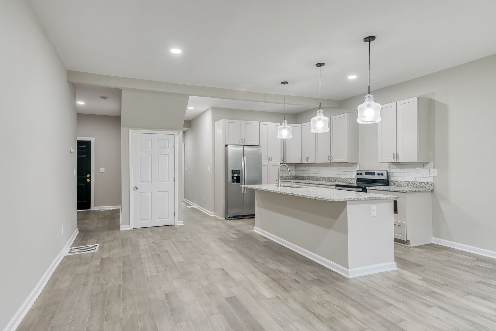 Room In 4 Bedroom Home At Athens Ave – photo 2