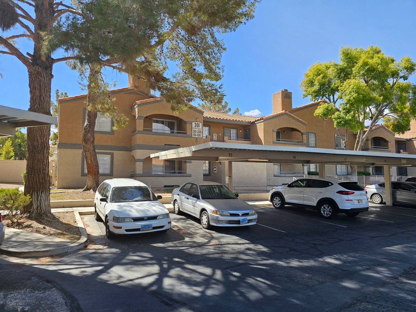 Truly Amazing 2nd floor unit. – photo 2