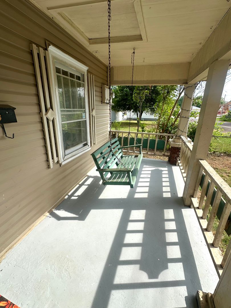3 Bedroom/ 1.5 Bath Available Now! – photo 2