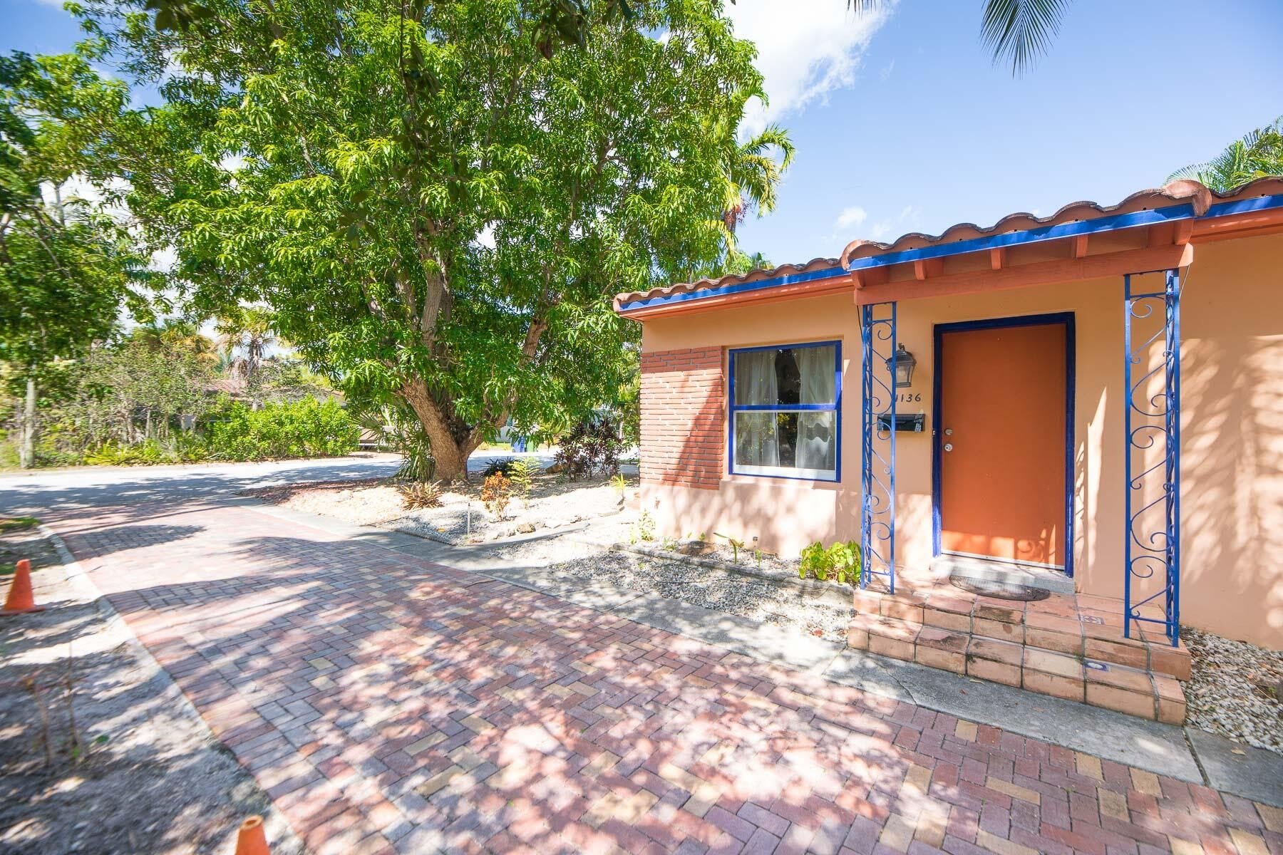 1136 NE 17th Way – photo 1