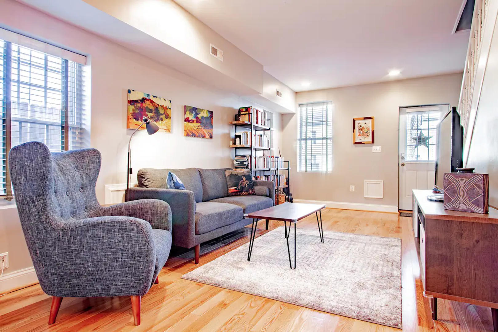 Spacious 3BR/1.5BA Rowhome on Capitol Hill's Doorstep – photo 2