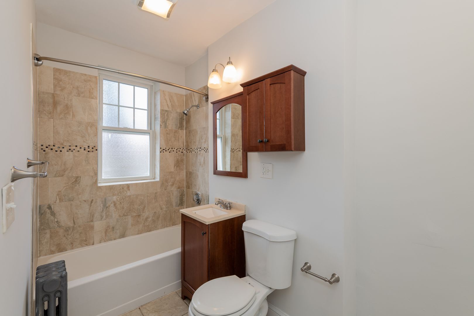 2 385 Brighton Studio Near Cleveland Circle Heat Hot Water Included Close To The Green Line – photo 4
