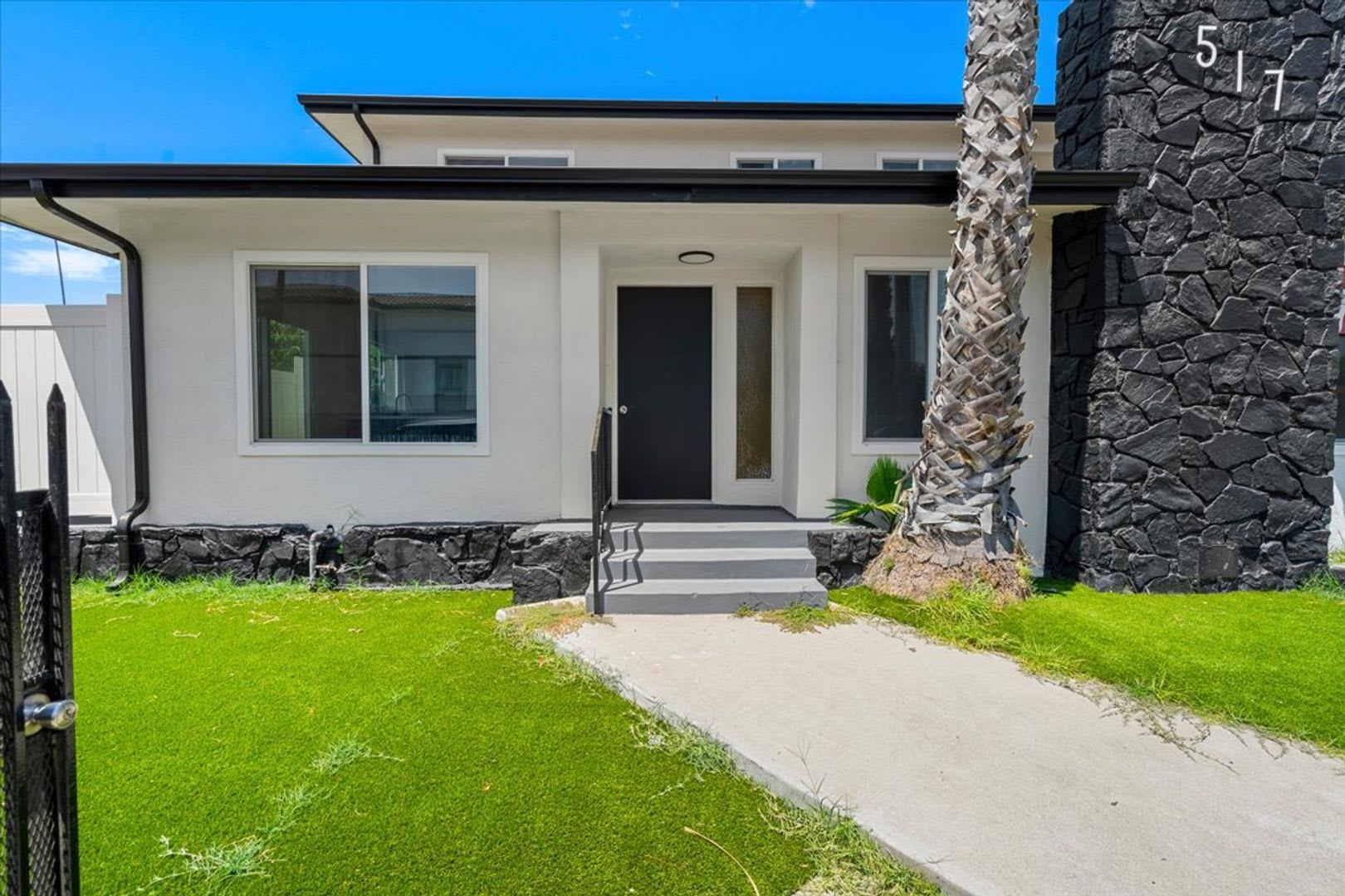 Newly Renovated 2BR/1BA Modern Living near LAX, SoFi Stadium & Intuit Dome! – photo 3