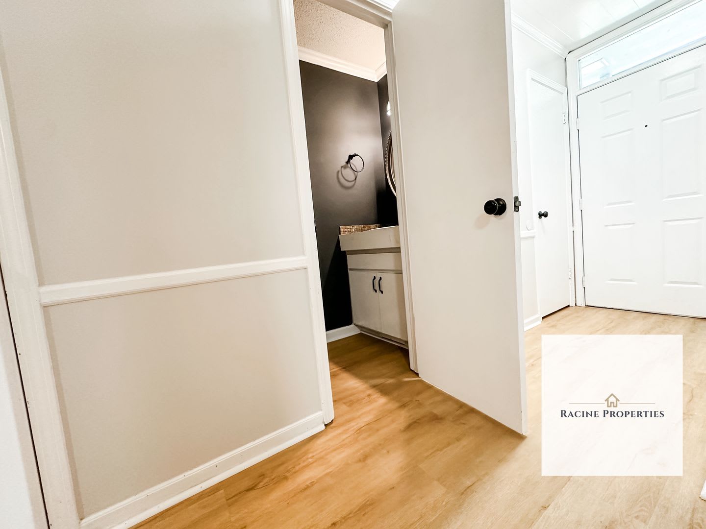 Spacious Townhouse In Desirable Greenville Location – photo 5