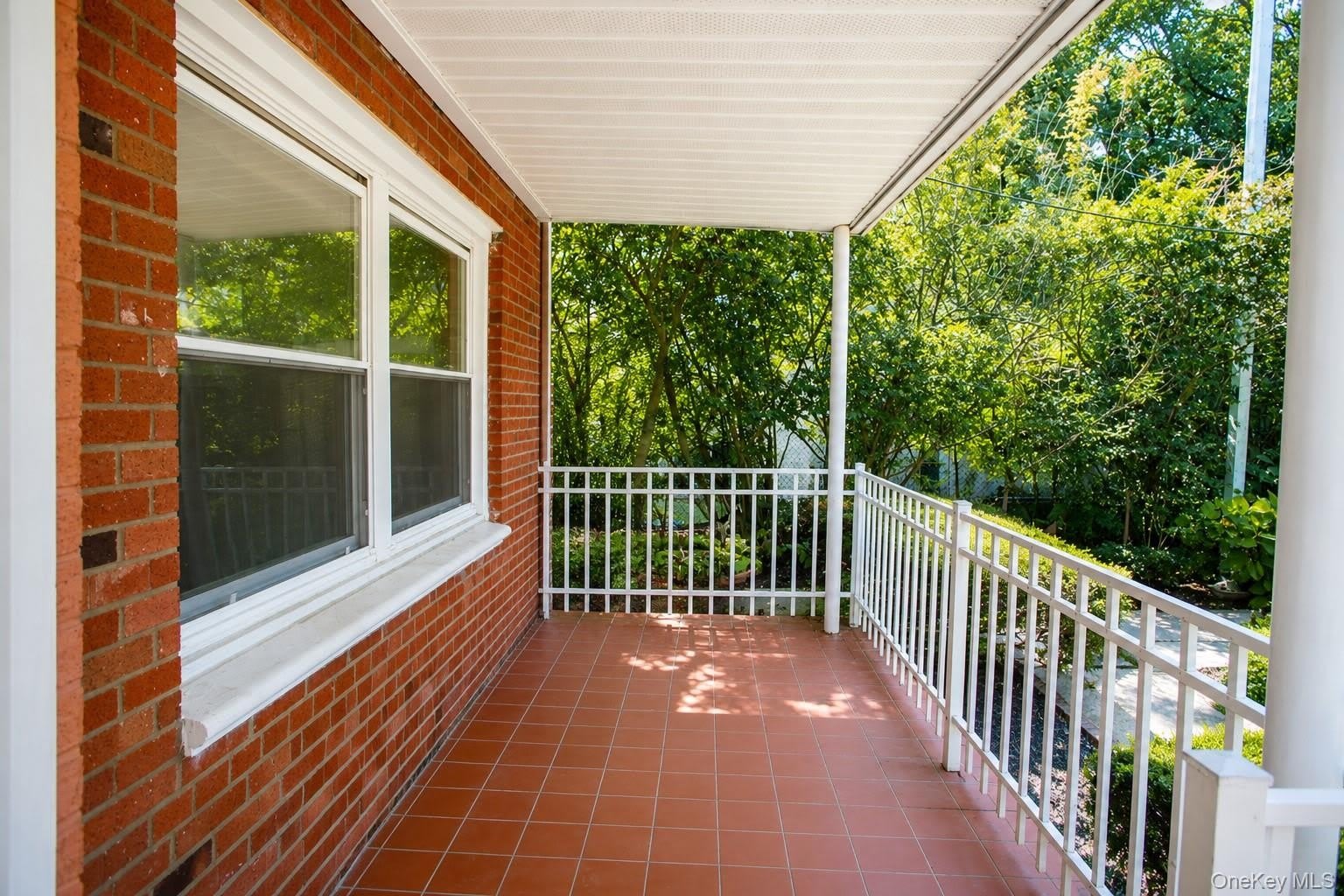 330 E Broadway – photo 4