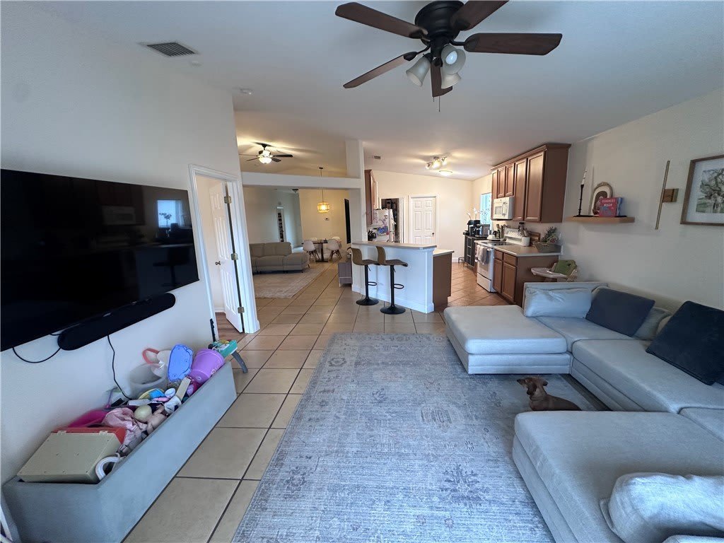 824 Greenleaf Circle – photo 4