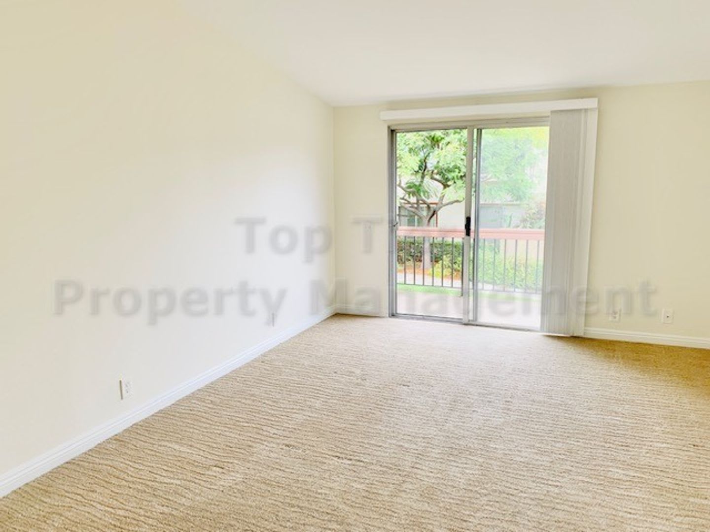 Beautiful 2 Bd/1 Ba, 806 sf upper unit condo located in very desirable La Jolla Colony community – photo 2