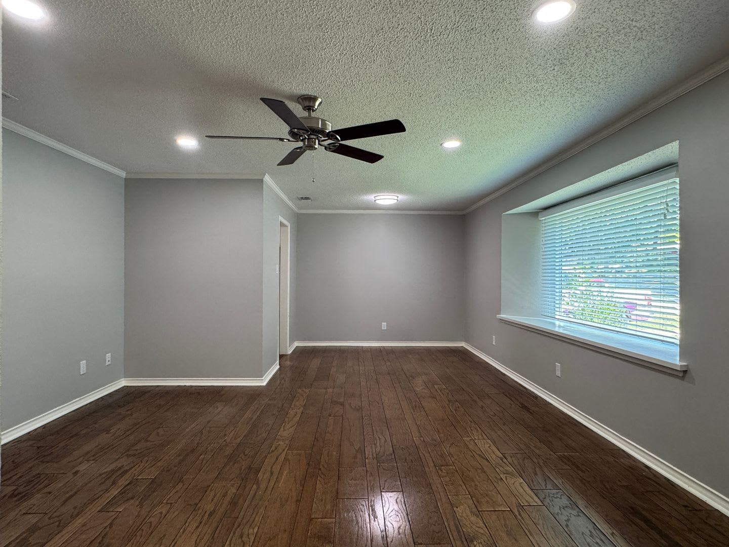 1825 Courtney Dr. – photo 3