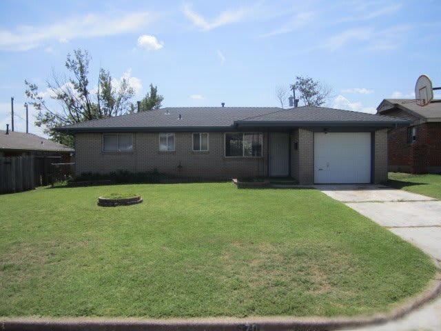 704 Nw 1st St – photo 1