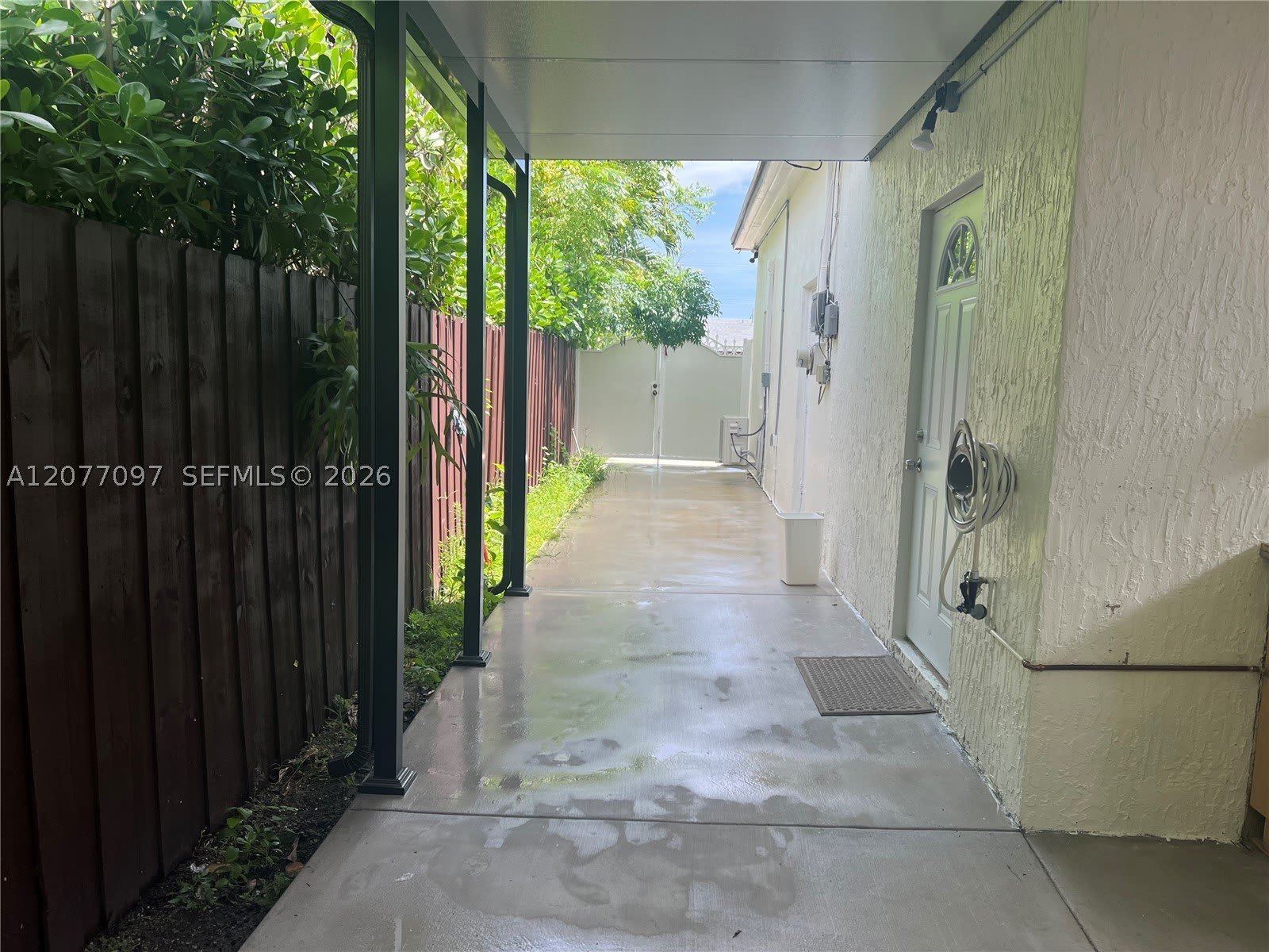 1412 SW 82nd Ct – photo 1