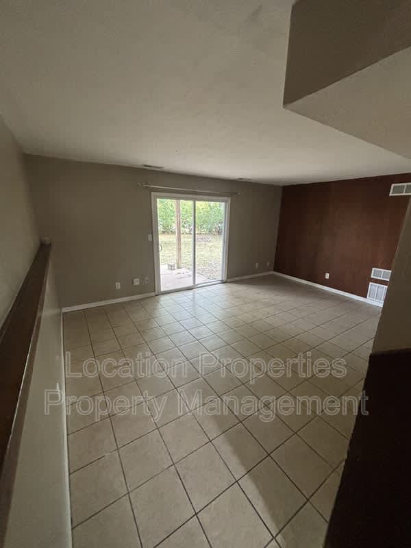 2428 Cedarwood Avenue – photo 2