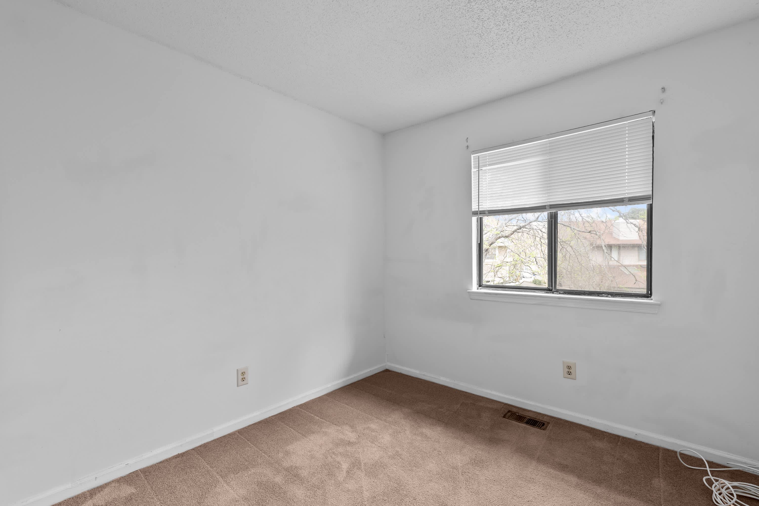 405 Falling Lane – photo 3