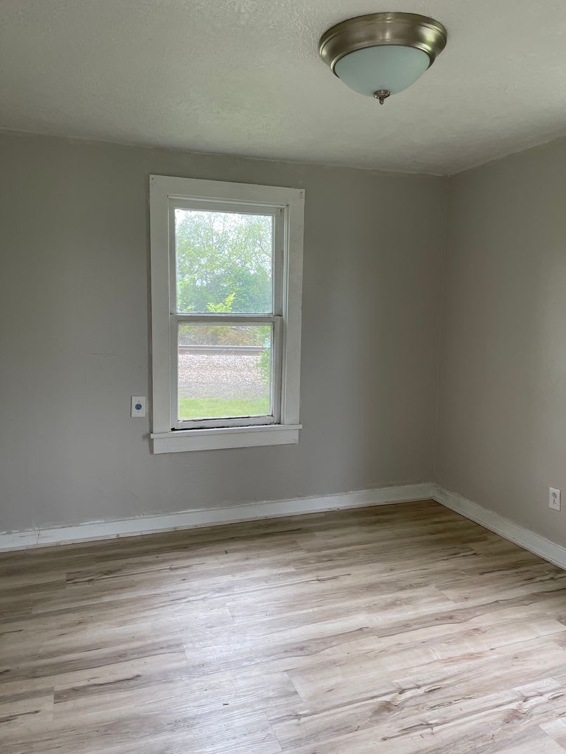 3 Bed 1 Bath Exeter – photo 4