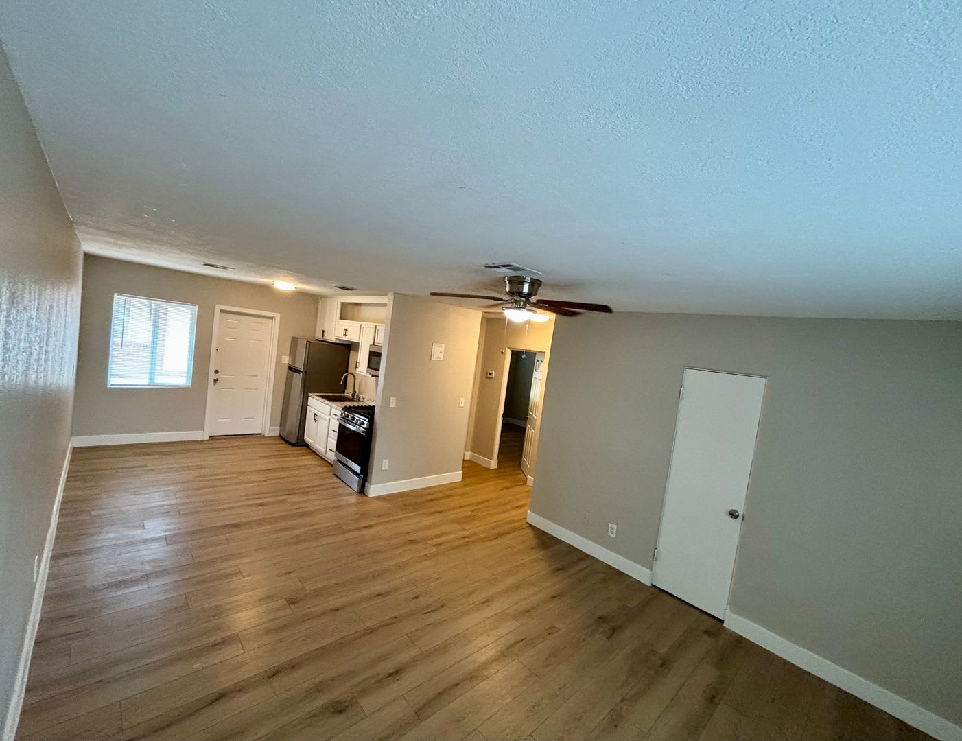 Remodeled 2Bd 1Ba Unit In A 4 Plex Near 15Th Ave Indian School In Phoenix – photo 2