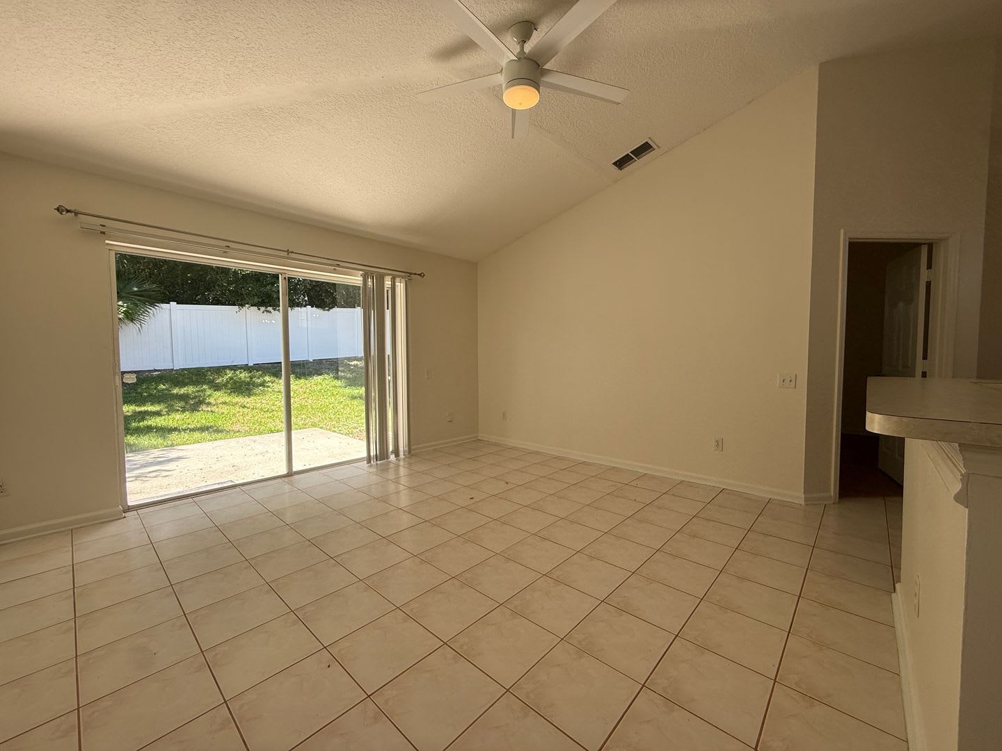Beautiful 3 bed/2 bath home with Lawn Care Included – photo 5