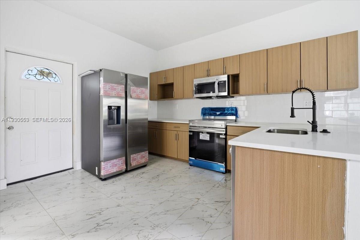 1126 Nw 28th St – photo 3
