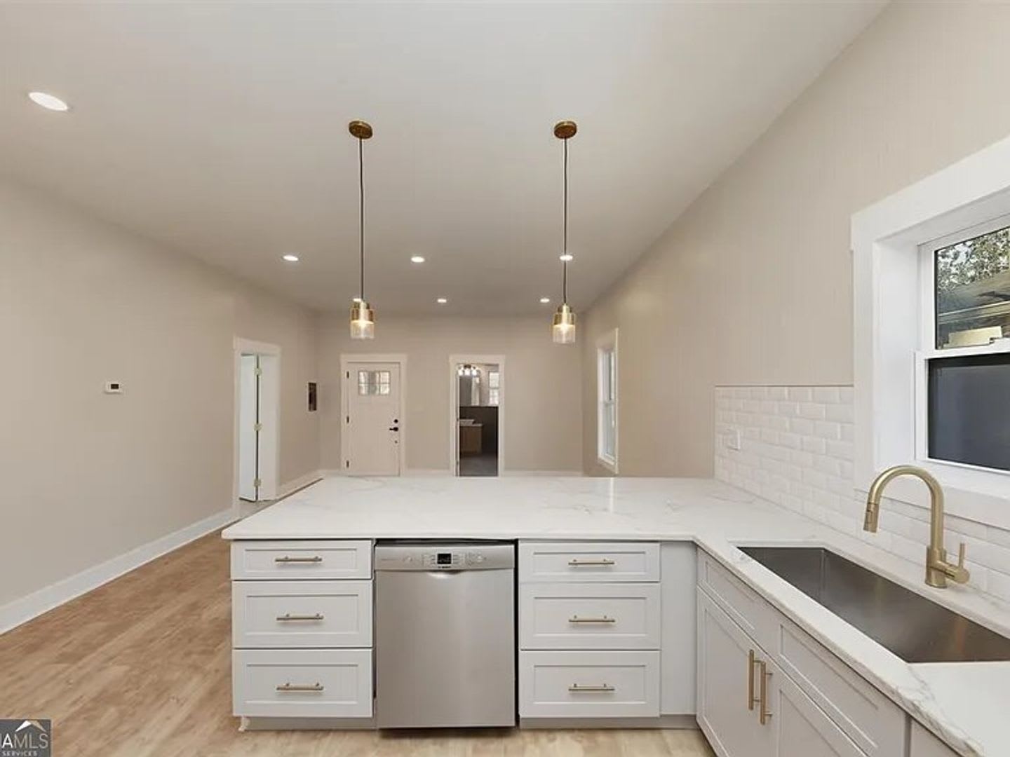 976 Linam Ave SE – photo 2