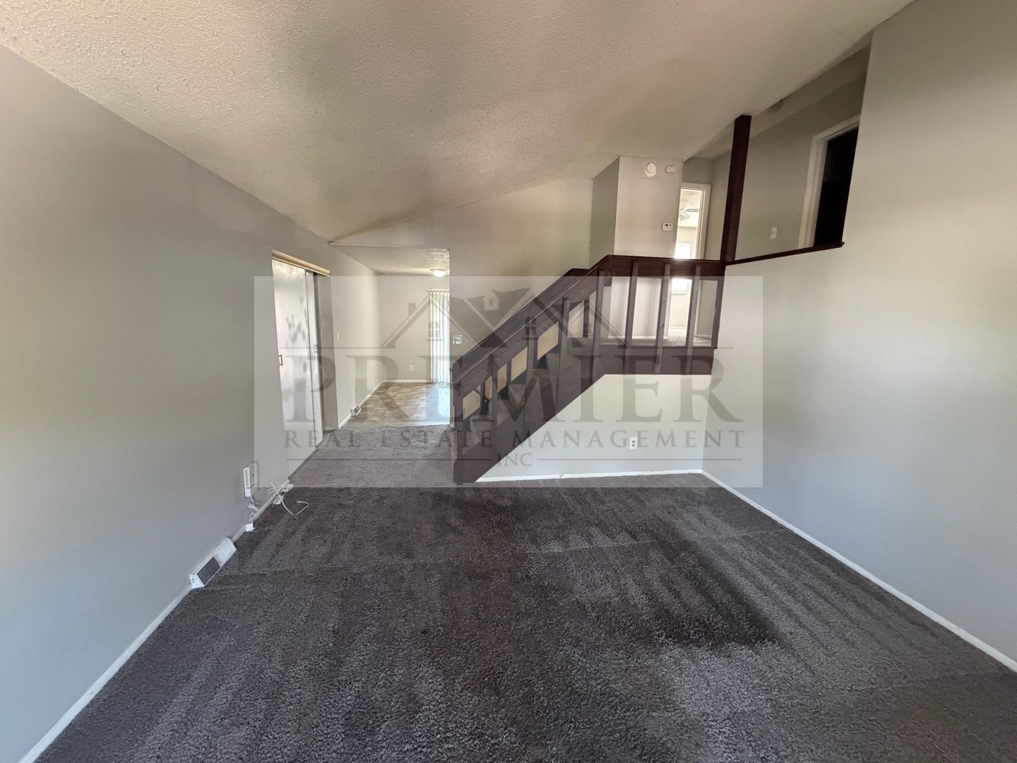 3 Bd 1 5 Ba Townhome 8430 Lane Place Raytown Mo 64138 Culdesac 1450 Finished Basement – photo 2