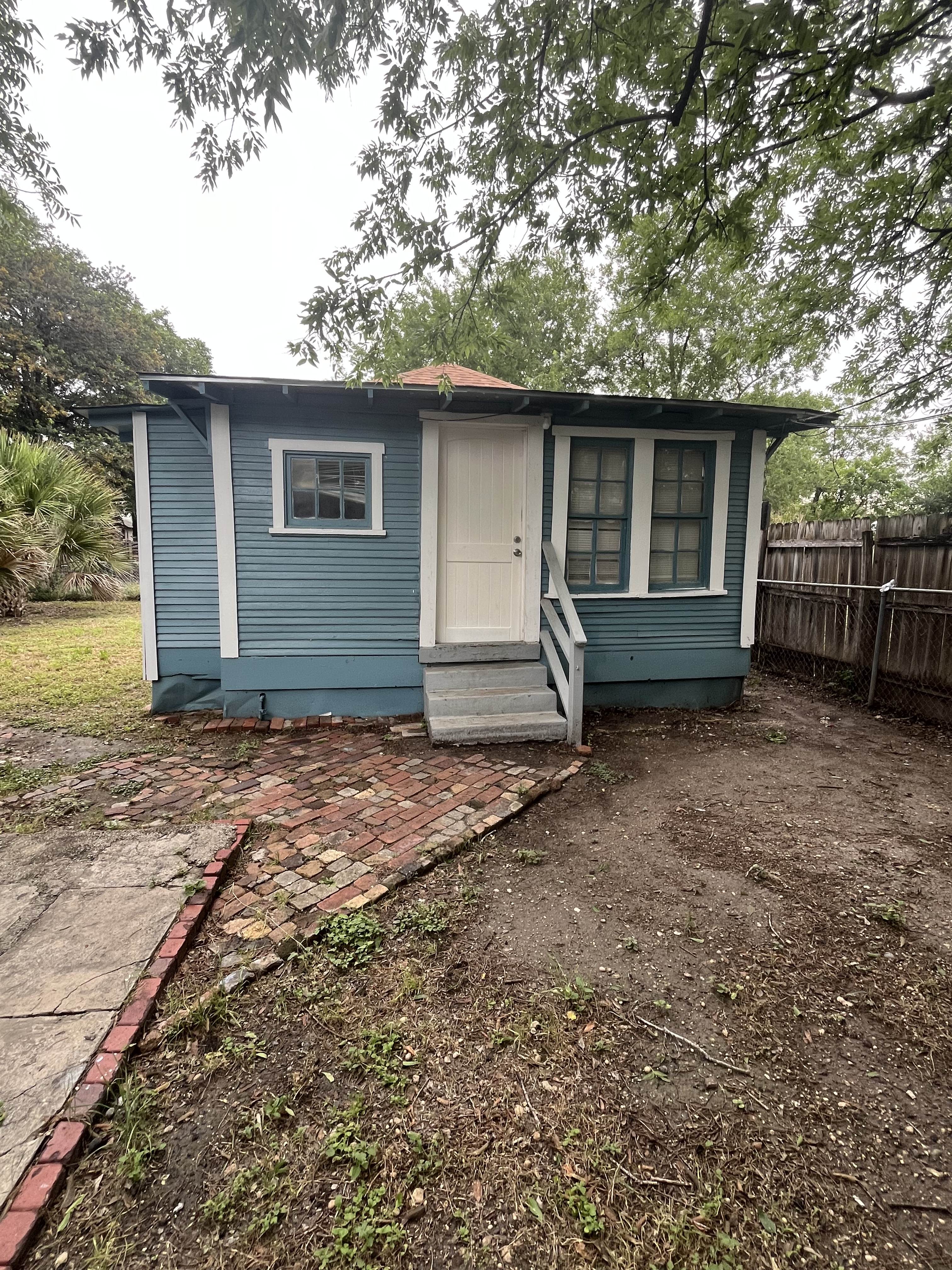 307 E Lambert St – photo 1