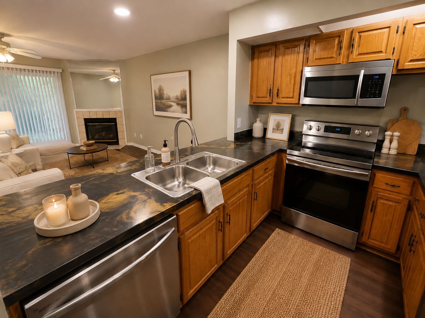 2Br 2 5Ba Townhome With In Unit Laundry Fenced Backyard Garage Fireplace Move In Ready Private Owner Managed – photo 3