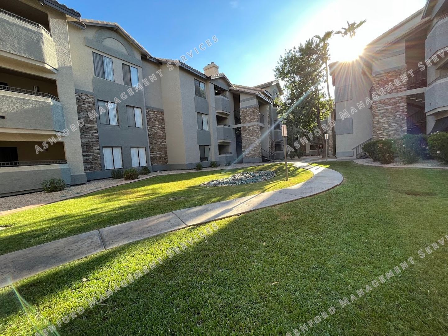 BILTMORE AREA 2 BEDROOM CONDO IN GATED COMMUNITY – photo 3